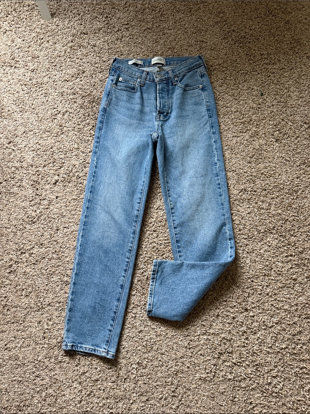 Universal Thread Women's The 80s Mid Rise Slim Straight Leg Light Blue Jeans